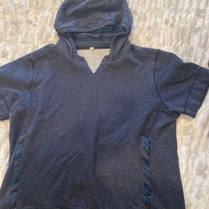 Lululemon hoodie shirt sleeve great condition